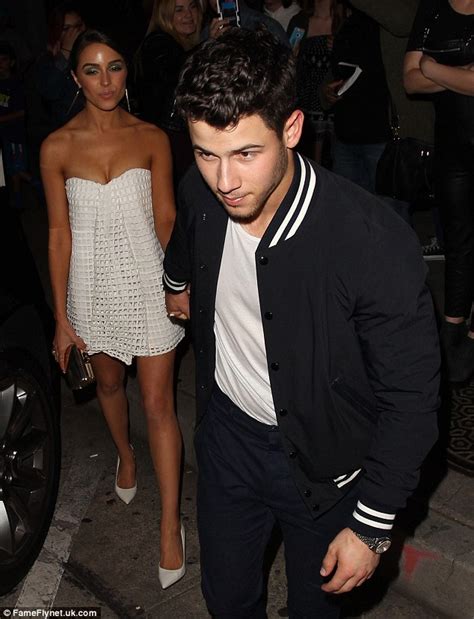 nick jonas freundin.
